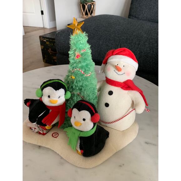 2006 Hallmark Singing & Light-up Jingle Pals Snowman and Penguins Plush - Picture 4 of 12